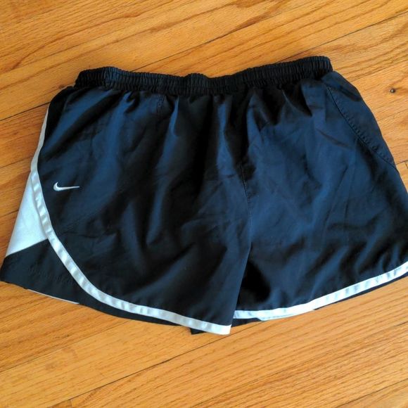 Nike women's running shorts size s key pocket inside - Picture 4 of 7